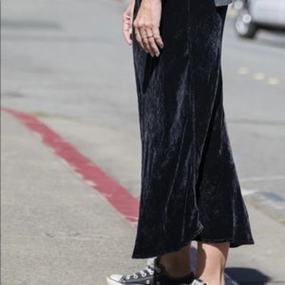 NWT CP Shades Tanya velvet skirt, XS, black